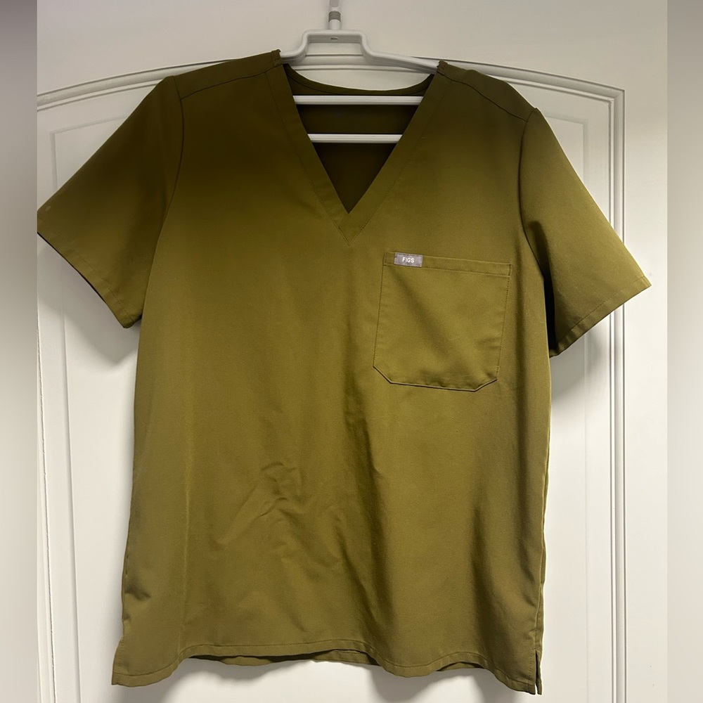 Figs scrub top Catarina Martini olive